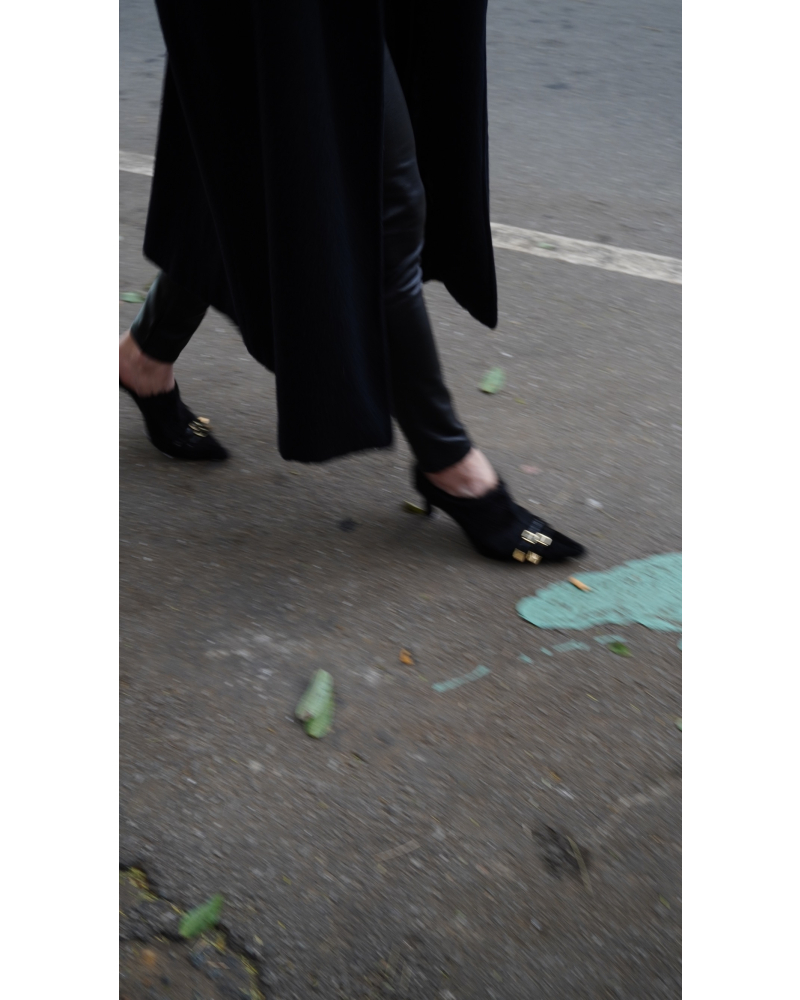 melt the lady pointed toe fur mule ブラック Mule Fur